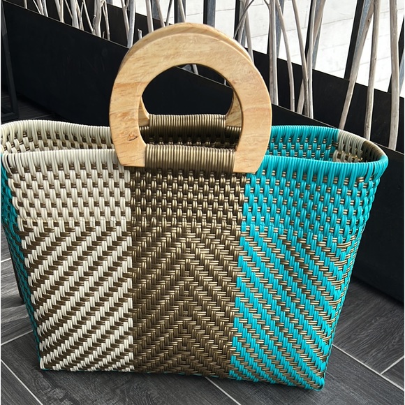 Such a beautiful mix of colors. An elegant and sophisticated handmade tote. - Picture 6 of 10